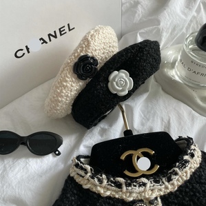 Korean Chanel-style knitted hats, dog and cat pet accessories in stock